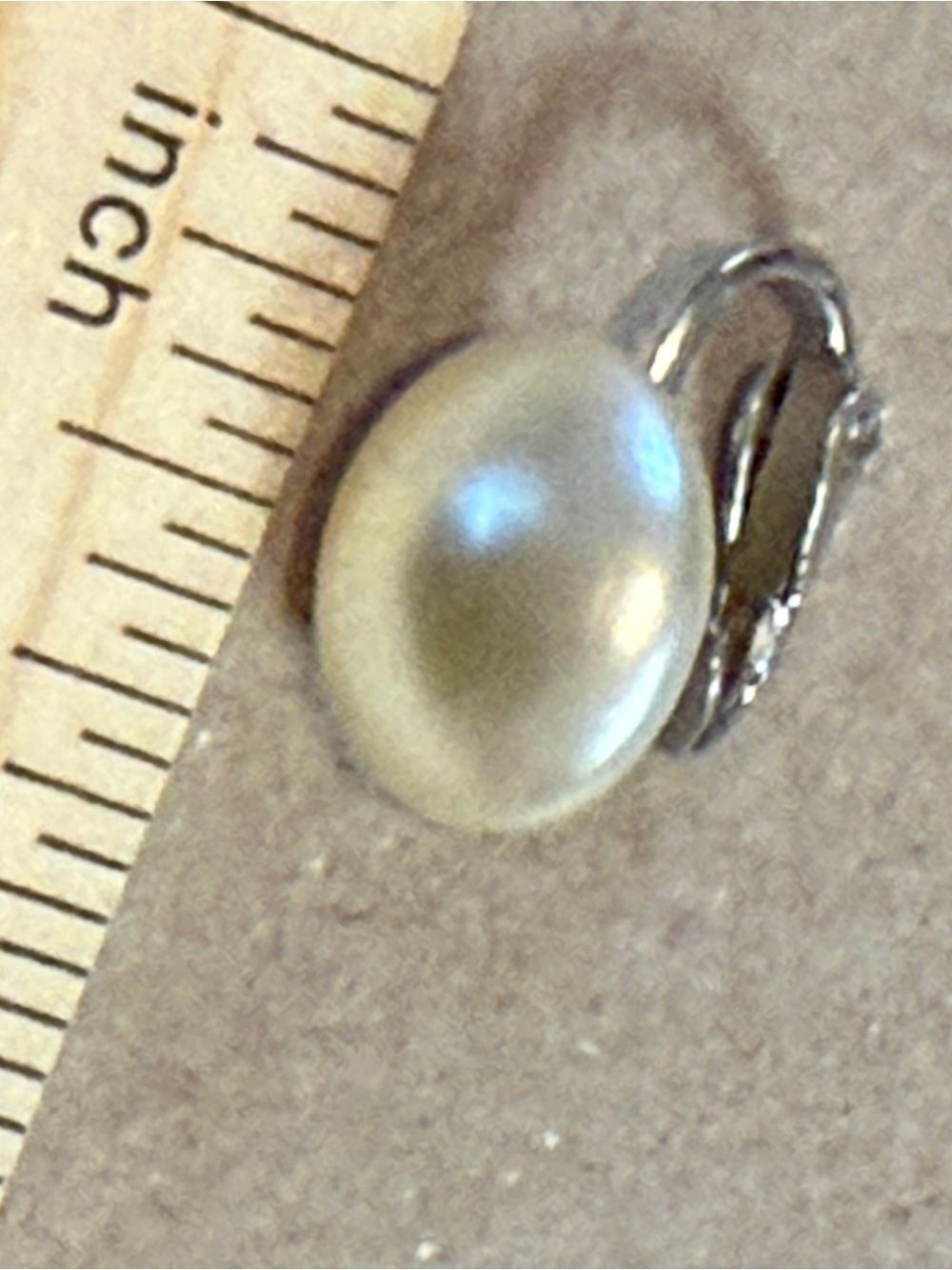 Vintage RICHELIEU Cream Pearl Faux Clip On Earrings Silver Tone Hardware - Picture 11 of 12